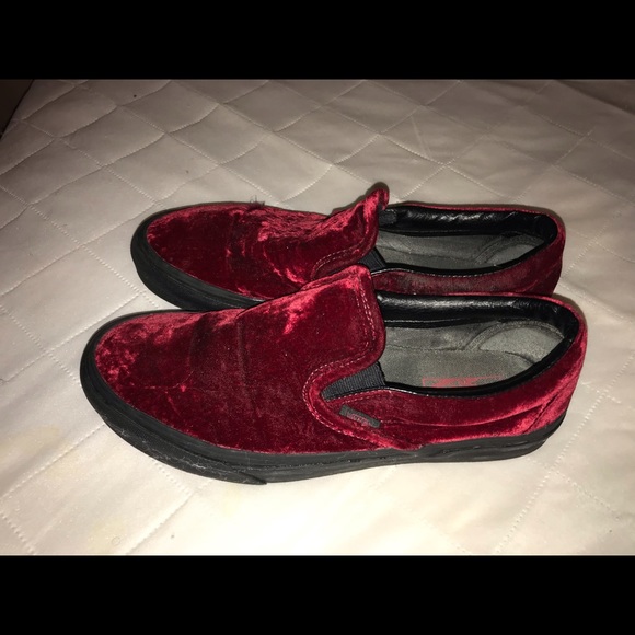 slip on velvet vans